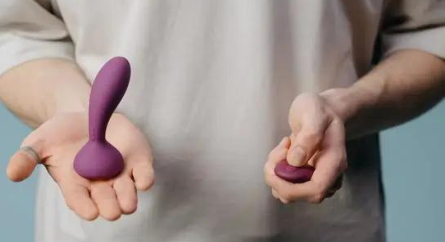 Guide to sex toys for men: Man holding a prostate massager
